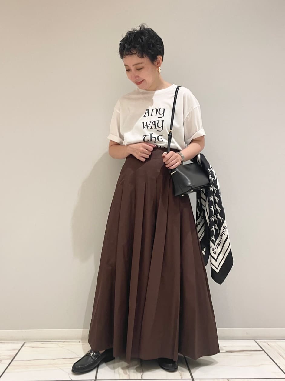 1er ArrondissementのロゴプリントTシャツを使ったコーディネートを紹介します。｜Rakuten Fashion(楽天ファッション／旧楽天ブランドアベニュー)6054479