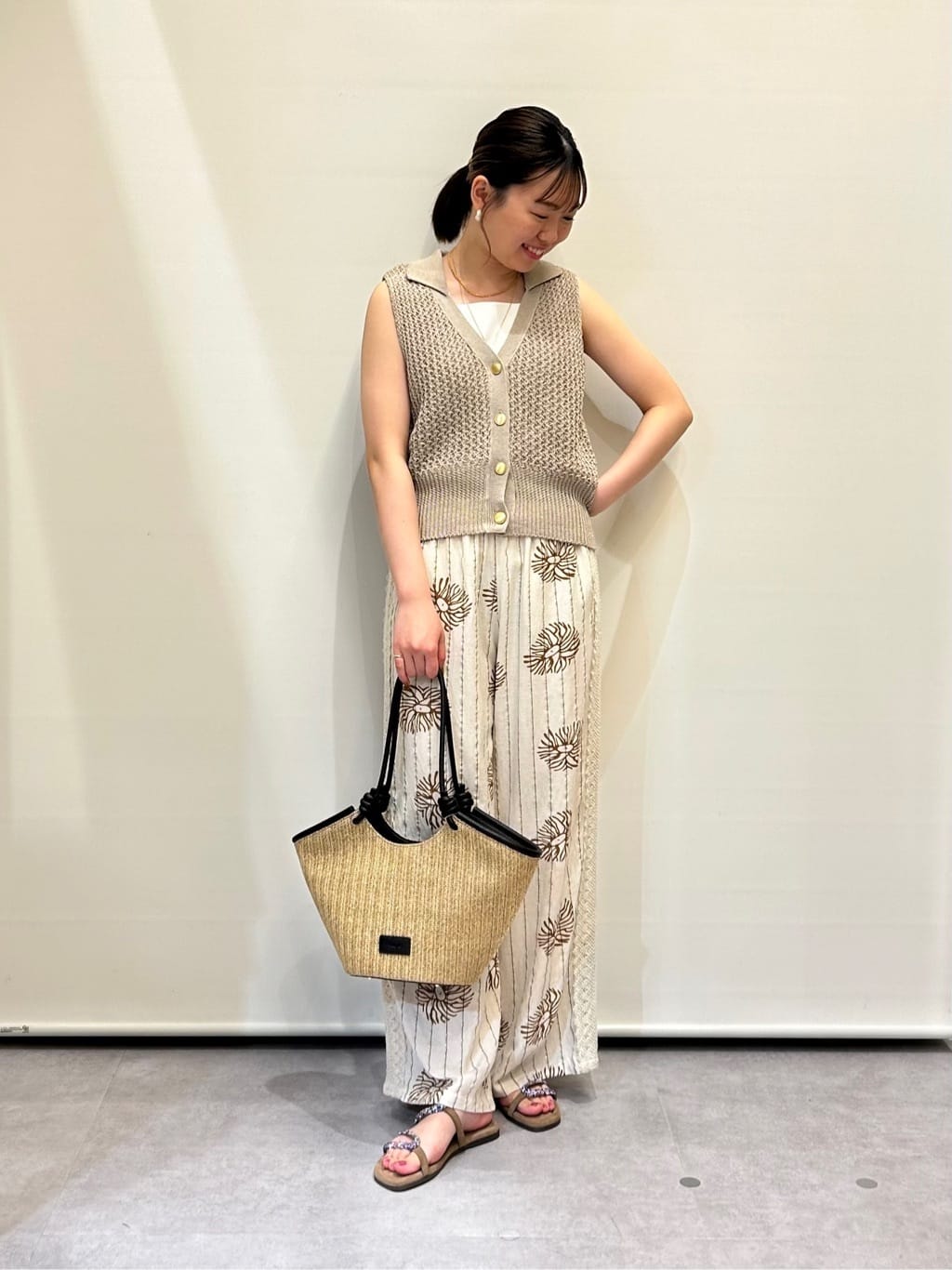 Vinの2WAYニットタンクトップを使ったコーディネートを紹介します。｜Rakuten Fashion(楽天ファッション／旧楽天ブランドアベニュー)6054538