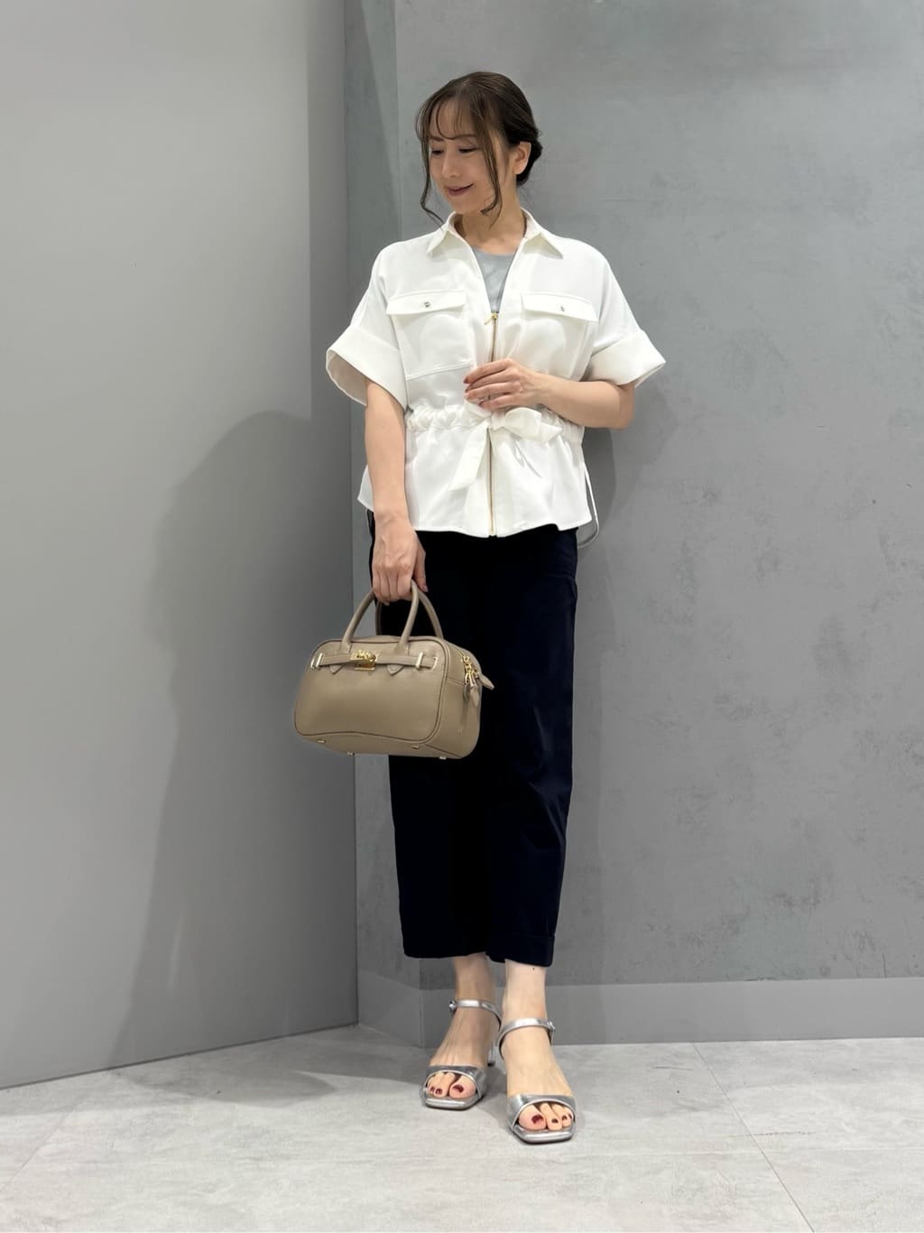 Vinのウエストギャザーサファリシャツを使ったコーディネートを紹介します。｜Rakuten Fashion(楽天ファッション／旧楽天ブランドアベニュー)6055575