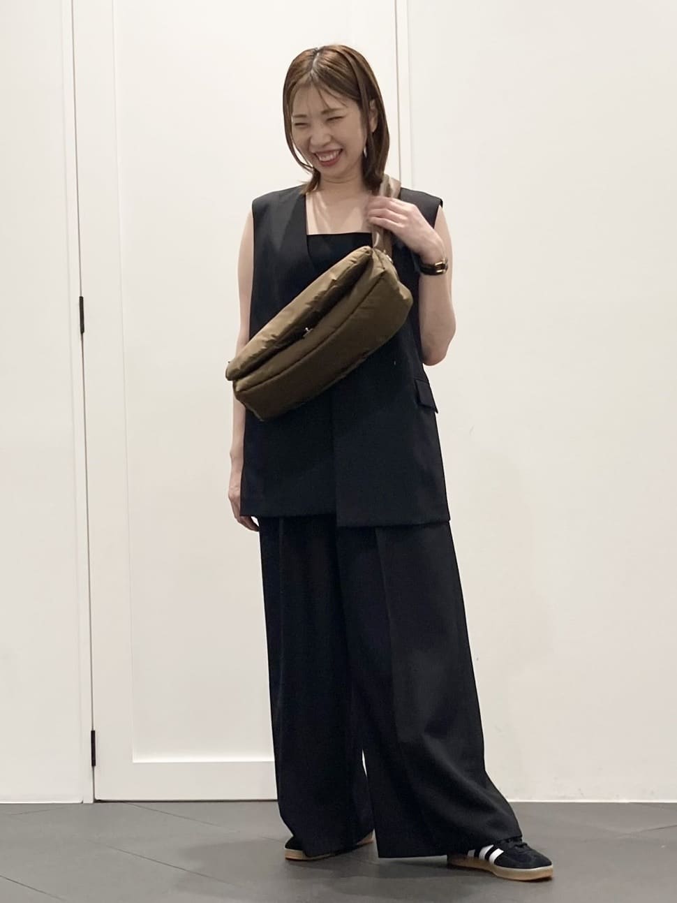 1er ArrondissementのTWドスキンノーカラージレを使ったコーディネートを紹介します。｜Rakuten Fashion(楽天ファッション／旧楽天ブランドアベニュー)6058140