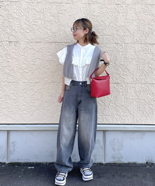 BEAMS HEARTのデニム コクーン パンツを使ったコーディネートを紹介します。｜Rakuten Fashion(楽天ファッション／旧楽天ブランドアベニュー)6059380