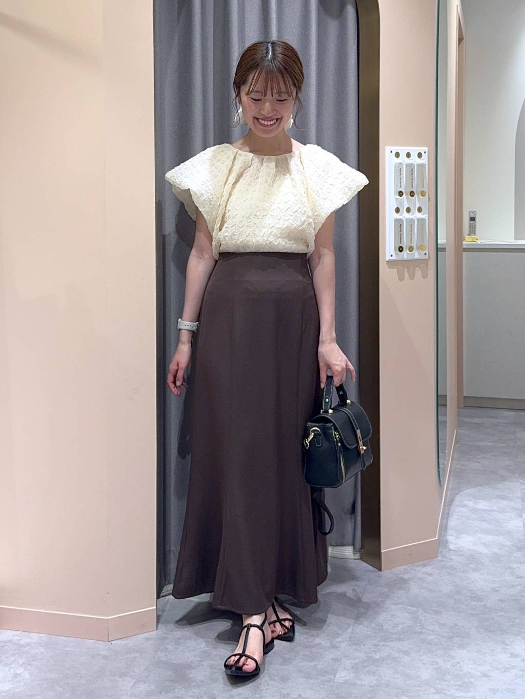 mysty womanの【WEB限定】ポコポコシアーブラウスを使ったコーディネートを紹介します。｜Rakuten Fashion(楽天ファッション／旧楽天ブランドアベニュー)6060916