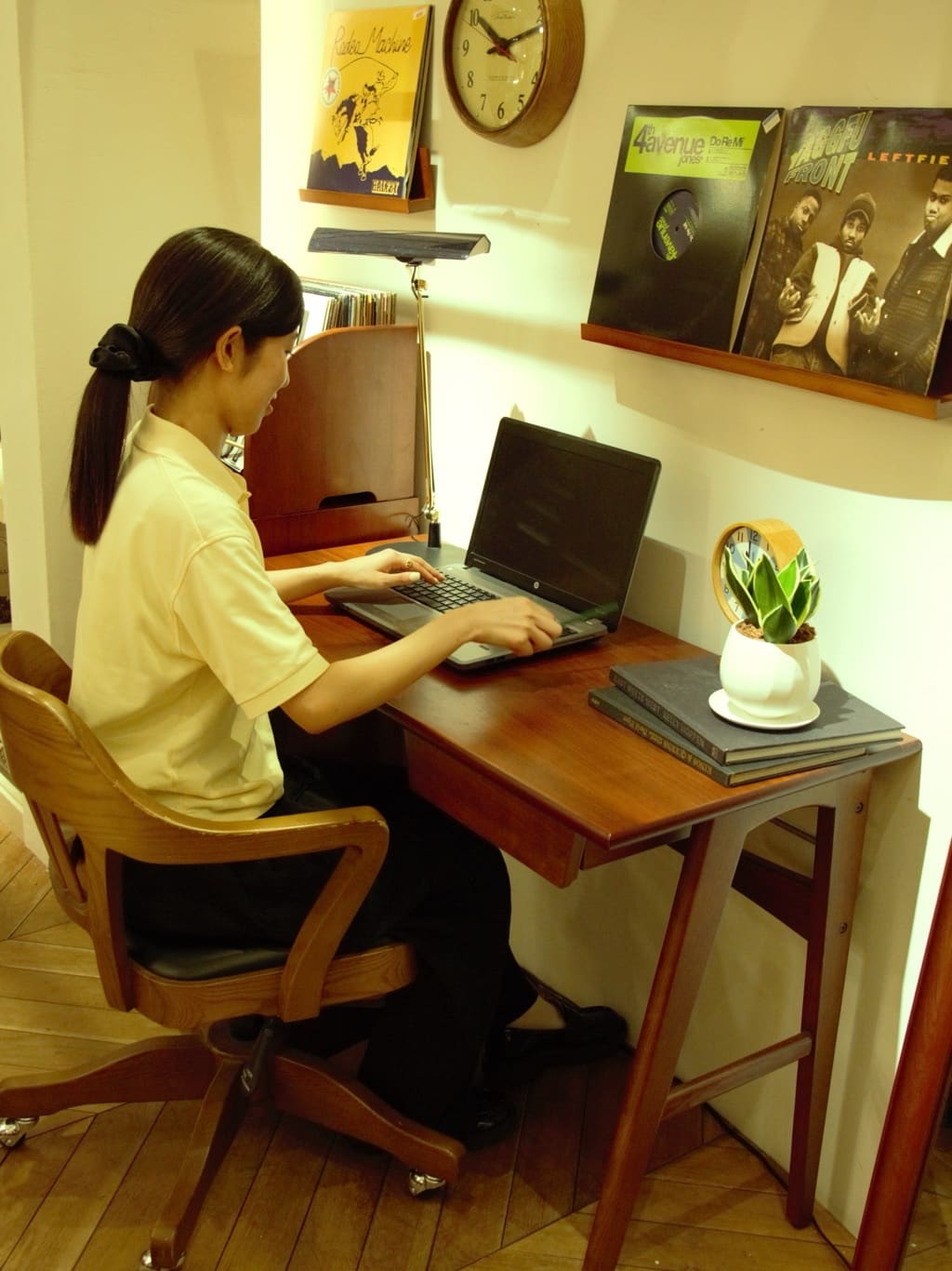 journal standard Furnitureの★UTILITY CLOCK ユーティリティクロック 置時計を使ったコーディネートを紹介します。｜Rakuten Fashion(楽天ファッション／旧楽天ブランドアベニュー)6062322