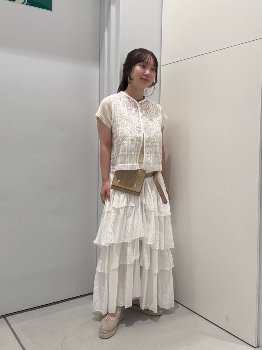 Vinのコード刺繍オーガンジーチェックジレを使ったコーディネートを紹介します。｜Rakuten Fashion(楽天ファッション／旧楽天ブランドアベニュー)6062747