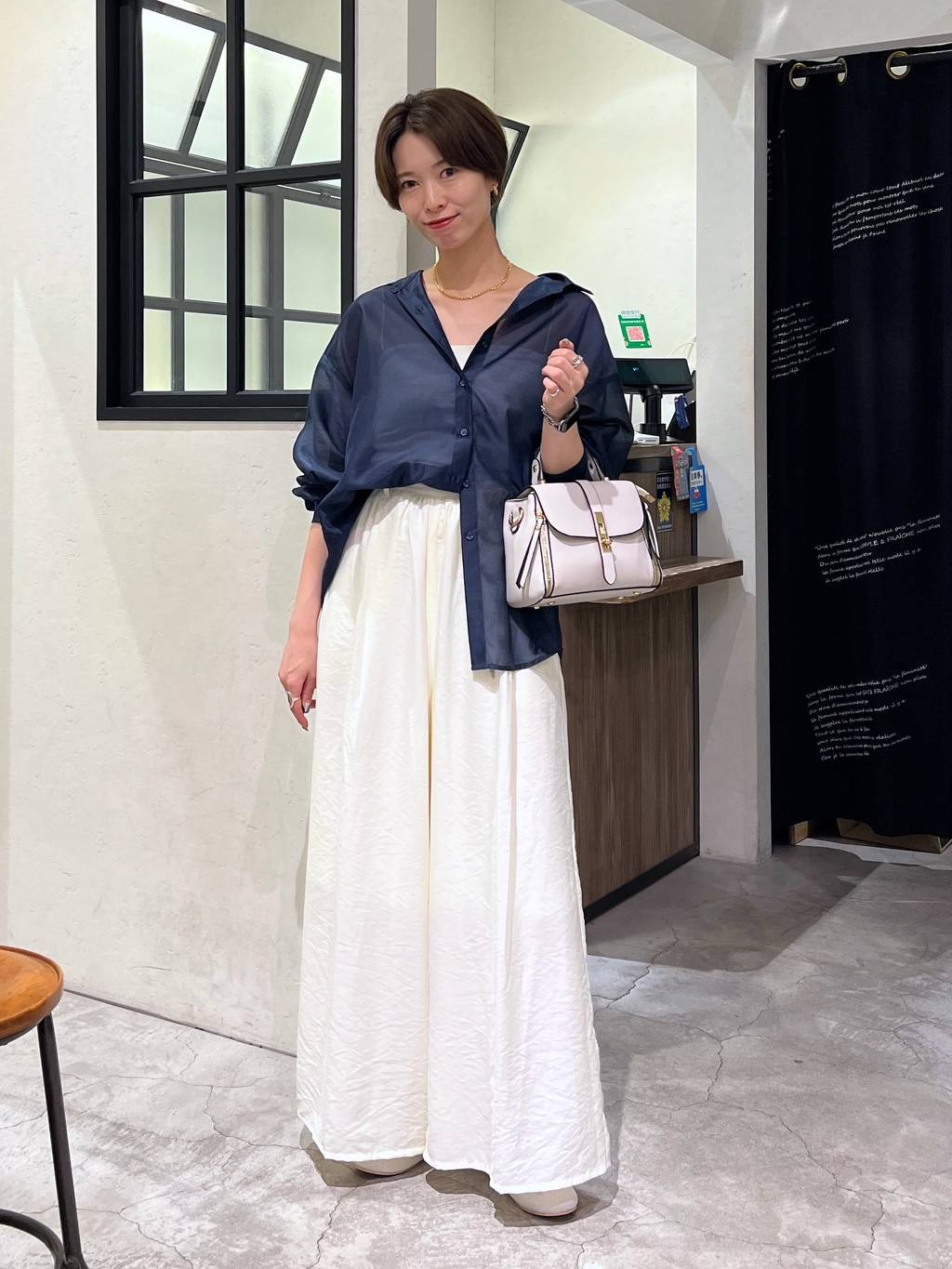 mysty womanのバックデザインシアーシャツを使ったコーディネートを紹介します。｜Rakuten Fashion(楽天ファッション／旧楽天ブランドアベニュー)6064423