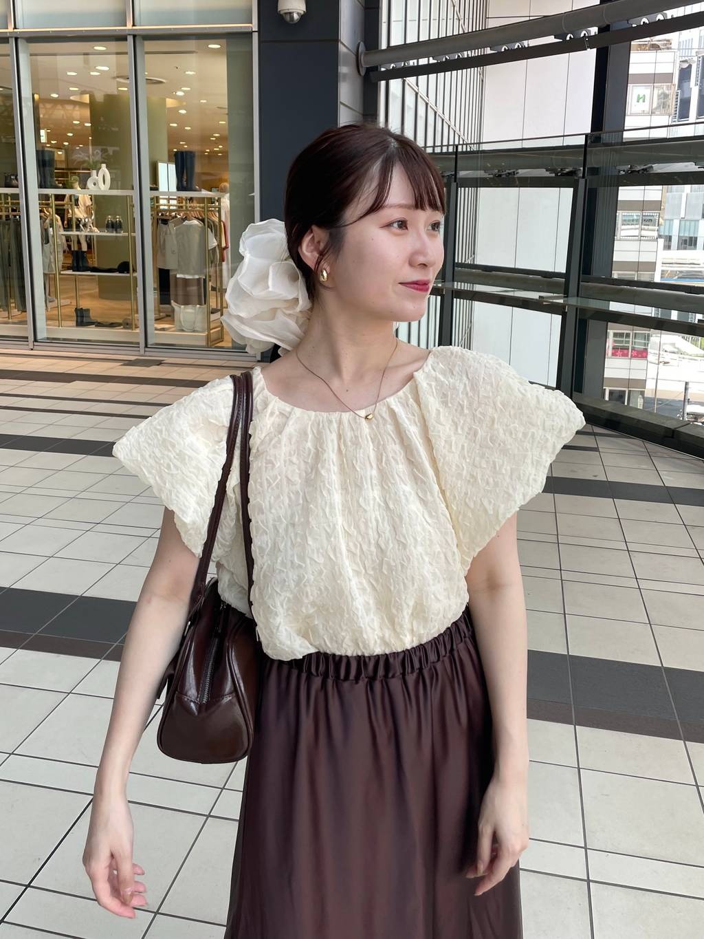 mysty womanの【WEB限定】ポコポコシアーブラウスを使ったコーディネートを紹介します。｜Rakuten Fashion(楽天ファッション／旧楽天ブランドアベニュー)6064425
