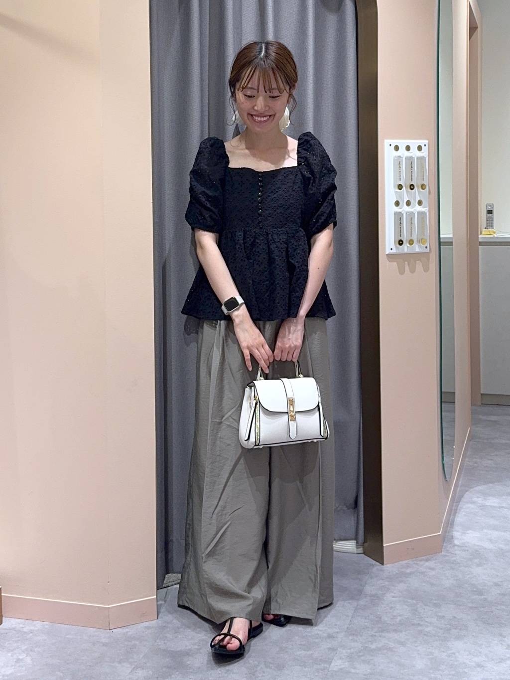 mysty womanの【WEB限定】レース刺繍ブラウスを使ったコーディネートを紹介します。｜Rakuten Fashion(楽天ファッション／旧楽天ブランドアベニュー)6064427