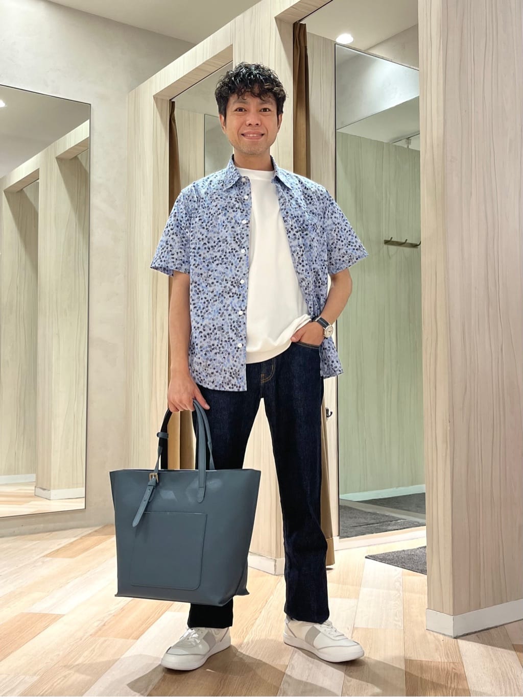 TAKEO KIKUCHIのストライプ小花プリント 半袖シャツを使ったコーディネートを紹介します。｜Rakuten Fashion(楽天ファッション／旧楽天ブランドアベニュー)6064760