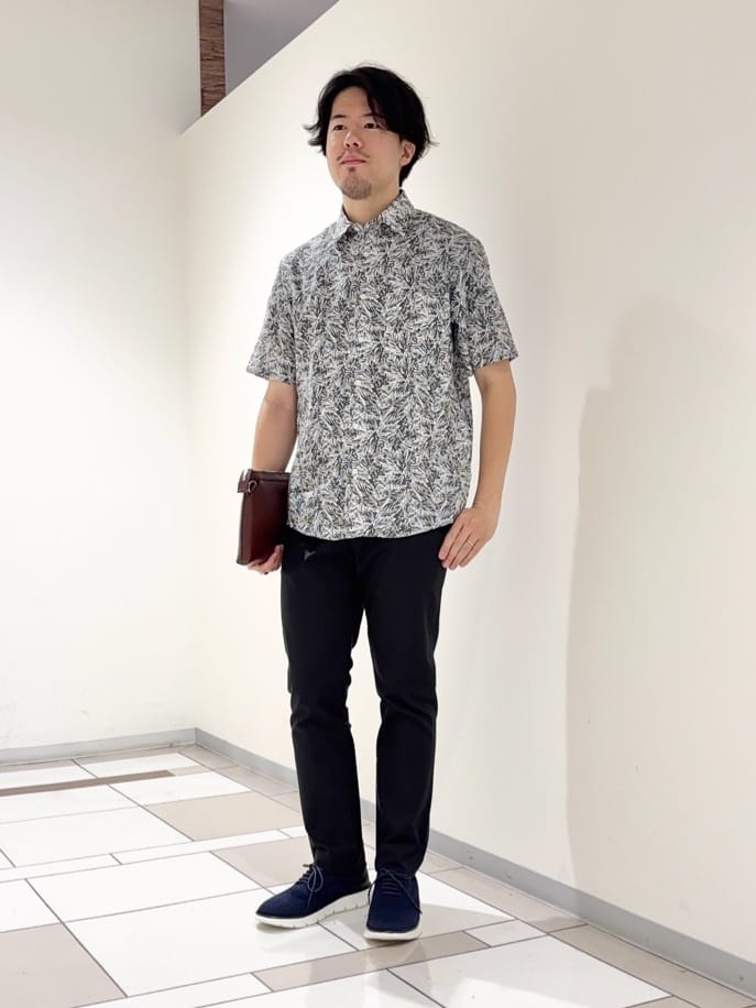 TAKEO KIKUCHIの【無地・チェック・ボタニカル柄】リップル シャツを使ったコーディネートを紹介します。｜Rakuten Fashion(楽天ファッション／旧楽天ブランドアベニュー)6064761