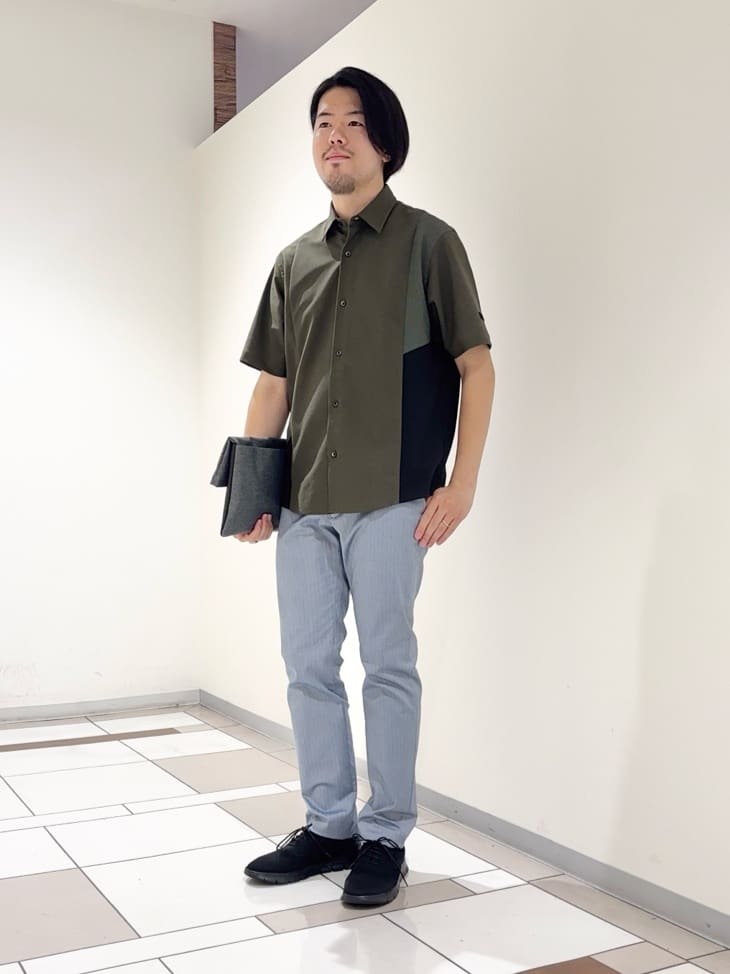 TAKEO KIKUCHIのサイド切り替え 半袖シャツを使ったコーディネートを紹介します。｜Rakuten Fashion(楽天ファッション／旧楽天ブランドアベニュー)6064877
