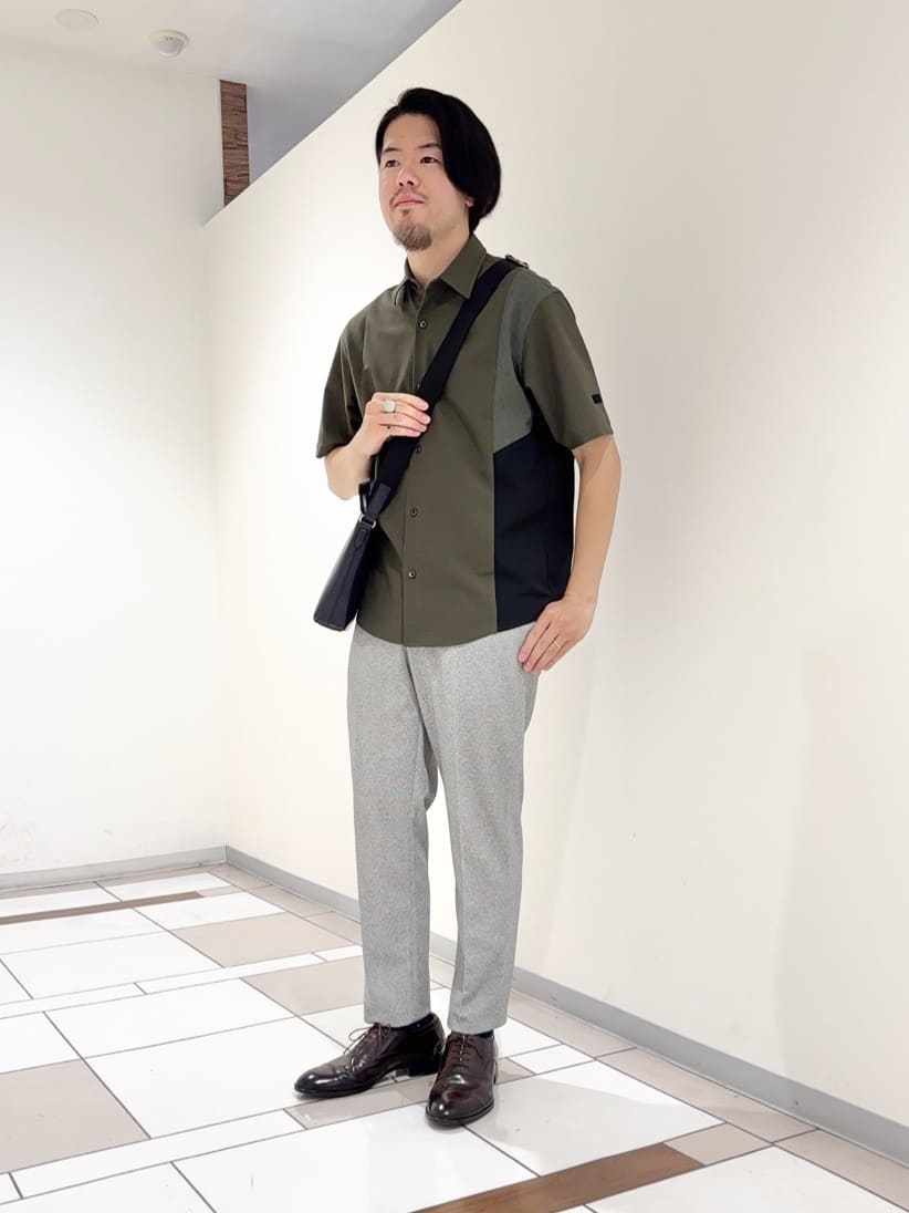 TAKEO KIKUCHIのサイド切り替え 半袖シャツを使ったコーディネートを紹介します。｜Rakuten Fashion(楽天ファッション／旧楽天ブランドアベニュー)6072613