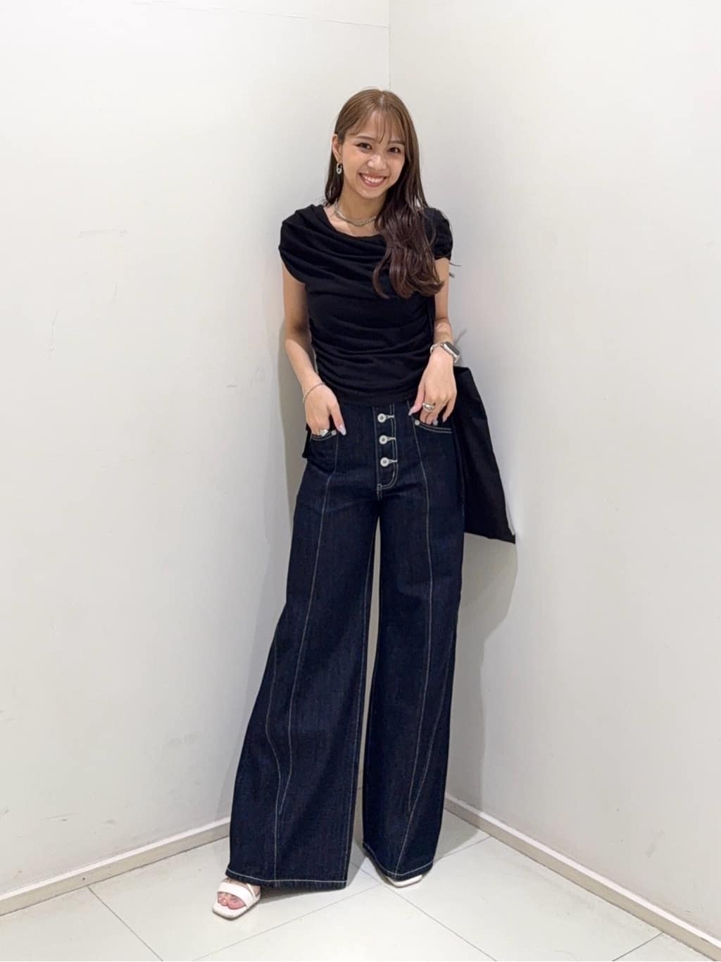 riendaのカシュクールサイドドロストトップスを使ったコーディネートを紹介します。｜Rakuten Fashion(楽天ファッション／旧楽天ブランドアベニュー)6073715