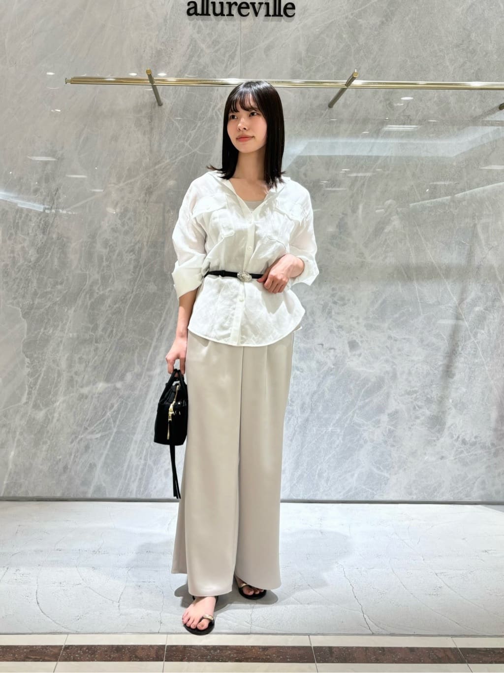 allurevilleのサテンタンクブラウスを使ったコーディネートを紹介します。｜Rakuten Fashion(楽天ファッション／旧楽天ブランドアベニュー)6074701