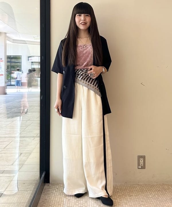 BEAMS HEARTのサテン ライン トラックパンツを使ったコーディネートを紹介します。｜Rakuten Fashion(楽天ファッション／旧楽天ブランドアベニュー)6081329