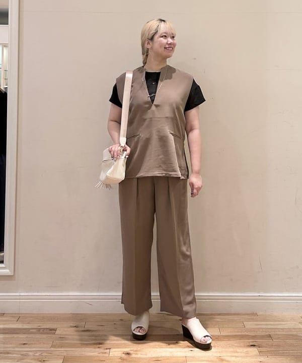 BEAMS HEARTのキーネック オーバー ベストを使ったコーディネートを紹介します。｜Rakuten Fashion(楽天ファッション／旧楽天ブランドアベニュー)6081332