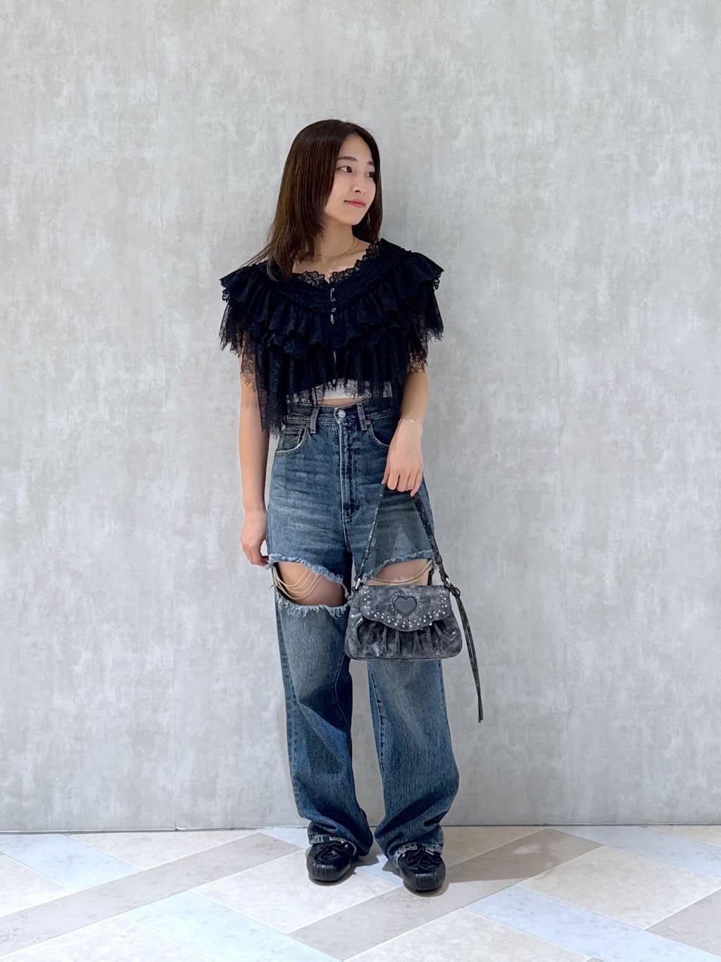 moussy カットアウトルーズストレートデニム　24インチ moussy | CUT OUT LOOSE ストレートデニム | Rakuten Fashion(楽天