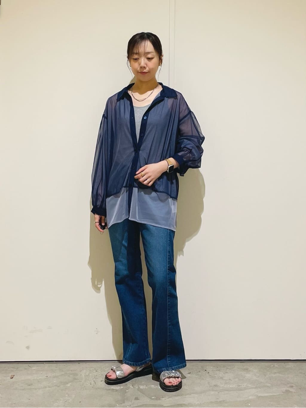 AMERICAN HOLICのシアーレイヤード配色シャツを使ったコーディネートを紹介します。｜Rakuten Fashion(楽天ファッション／旧楽天ブランドアベニュー)6083020