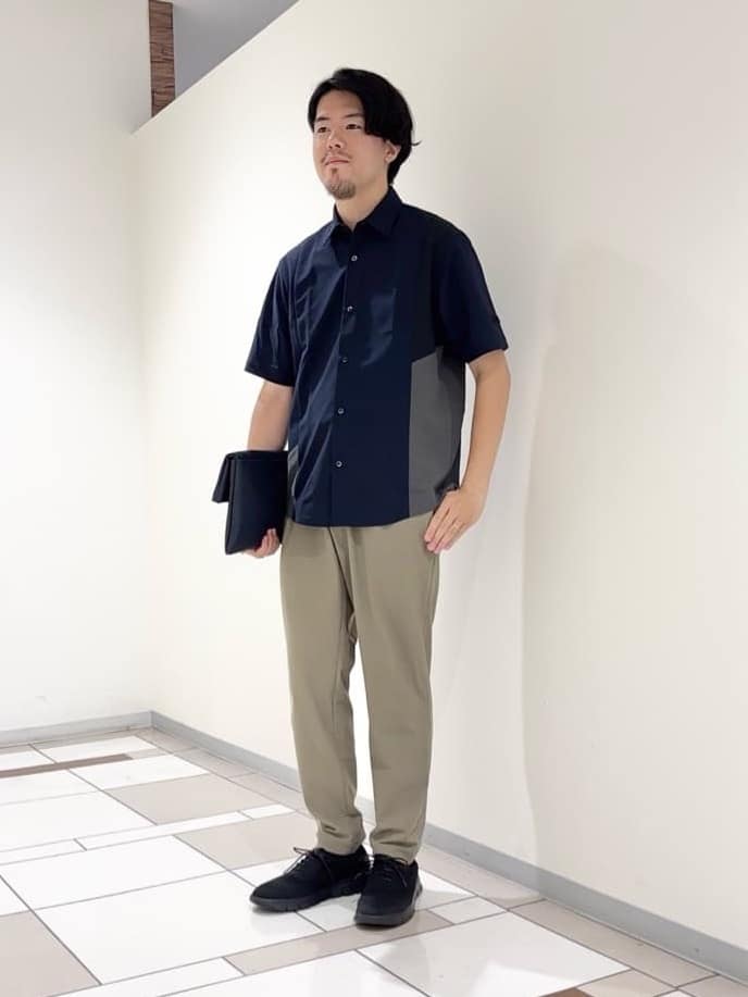 TAKEO KIKUCHIのサイド切り替え 半袖シャツを使ったコーディネートを紹介します。｜Rakuten Fashion(楽天ファッション／旧楽天ブランドアベニュー)6084417