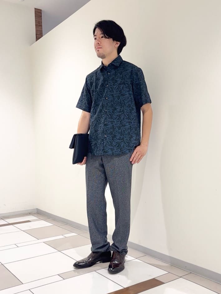 TAKEO KIKUCHIの【無地・チェック・ボタニカル柄】リップル シャツを使ったコーディネートを紹介します。｜Rakuten Fashion(楽天ファッション／旧楽天ブランドアベニュー)6084418