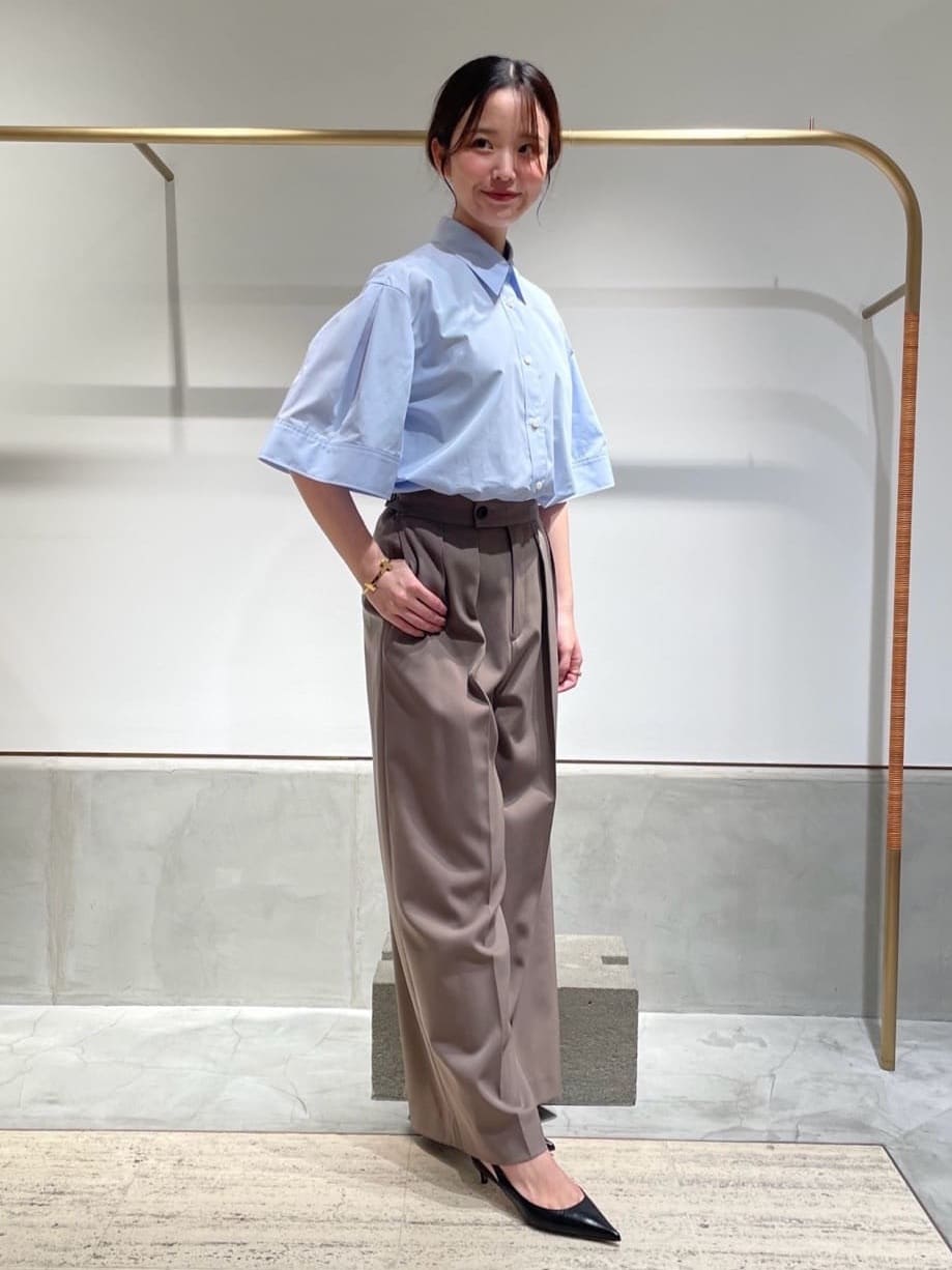 1er Arrondissementのフォルムスリーブシャツを使ったコーディネートを紹介します。｜Rakuten Fashion(楽天ファッション／旧楽天ブランドアベニュー)6085233