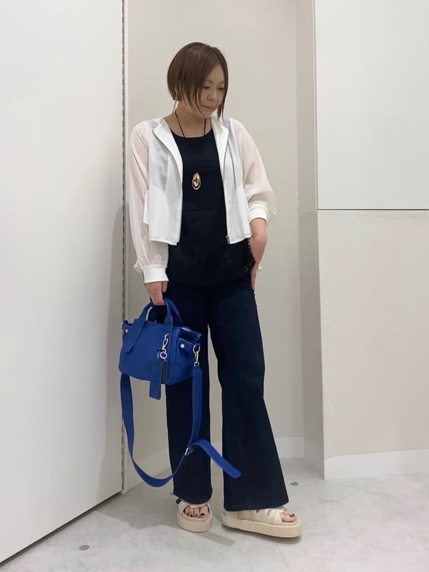 Vinのシャギーヘムノースリーブトップスを使ったコーディネートを紹介します。｜Rakuten Fashion(楽天ファッション／旧楽天ブランドアベニュー)6085597