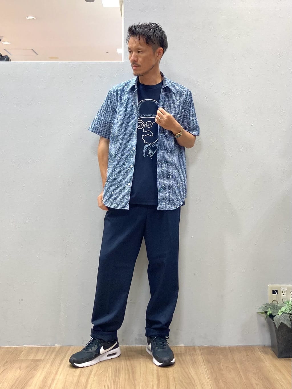 TAKEO KIKUCHIの【無地・チェック・ボタニカル柄】リップル シャツを使ったコーディネートを紹介します。｜Rakuten Fashion(楽天ファッション／旧楽天ブランドアベニュー)6086132