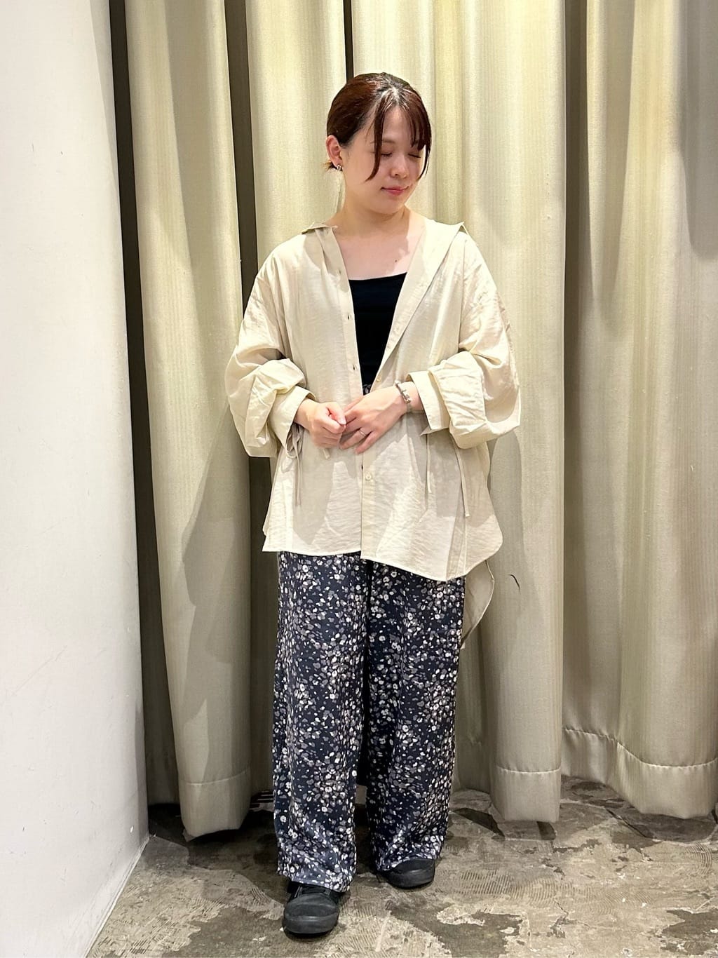 AMERICAN HOLICのシアーバックギャザーリボンシャツを使ったコーディネートを紹介します。｜Rakuten Fashion(楽天ファッション／旧楽天ブランドアベニュー)6086352