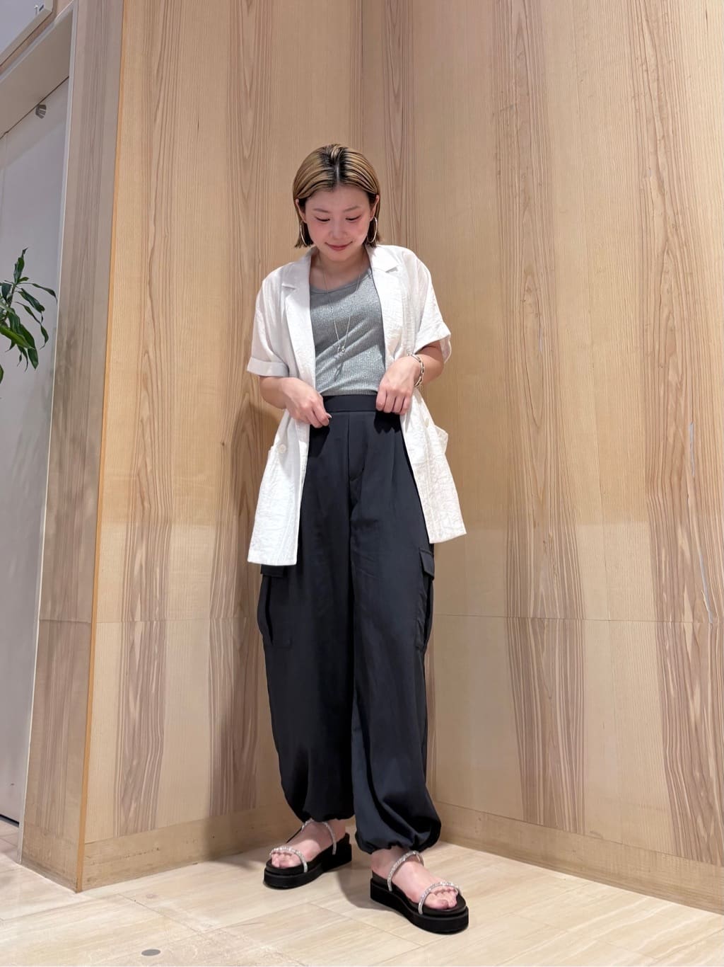 Vinのチュールトリミングラメタンクトップを使ったコーディネートを紹介します。｜Rakuten Fashion(楽天ファッション／旧楽天ブランドアベニュー)6087421