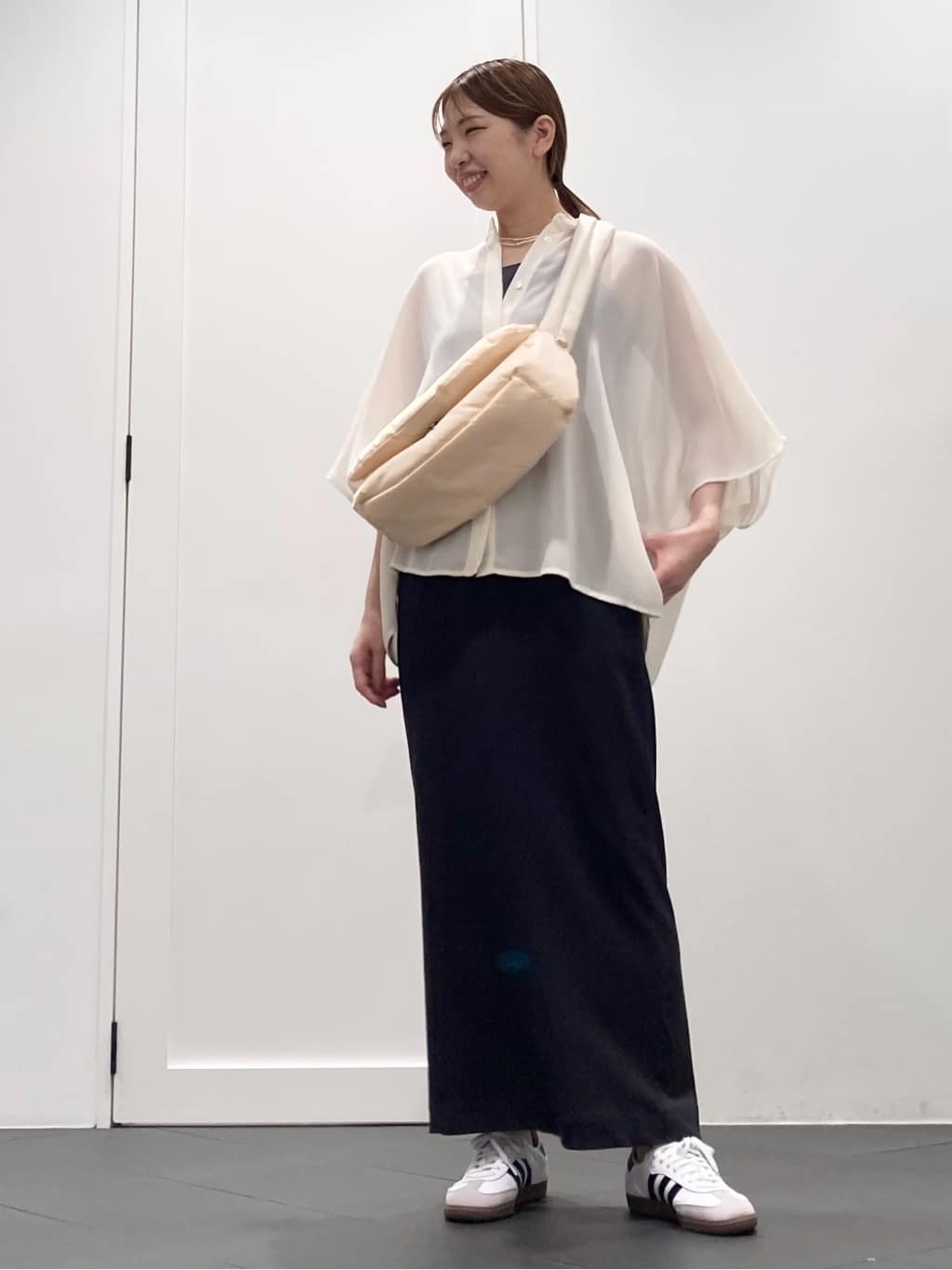 1er Arrondissementのスタンドカラーボイルシャツを使ったコーディネートを紹介します。｜Rakuten Fashion(楽天ファッション／旧楽天ブランドアベニュー)6087750