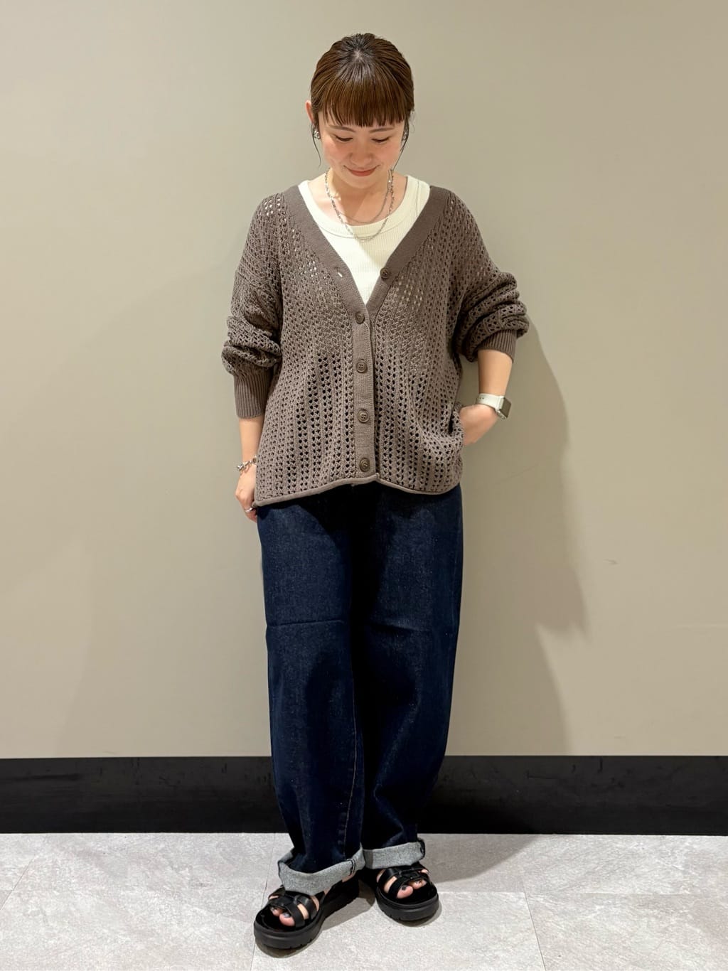AMERICAN HOLICのメッシュカーディガンを使ったコーディネートを紹介します。｜Rakuten Fashion(楽天ファッション／旧楽天ブランドアベニュー)6088052