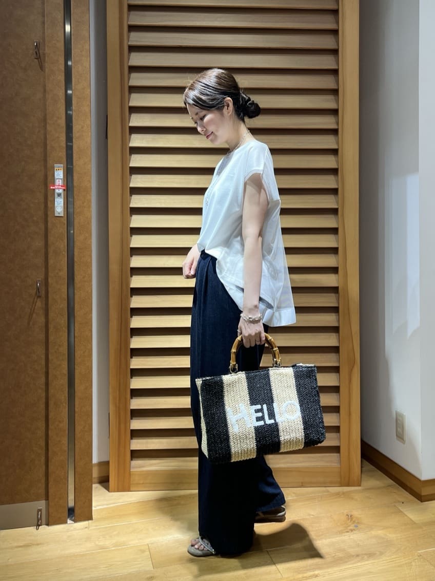 LASUDの"HELLO"バンブーハンドルペーパーバッグを使ったコーディネートを紹介します。｜Rakuten Fashion(楽天ファッション／旧楽天ブランドアベニュー)6090190
