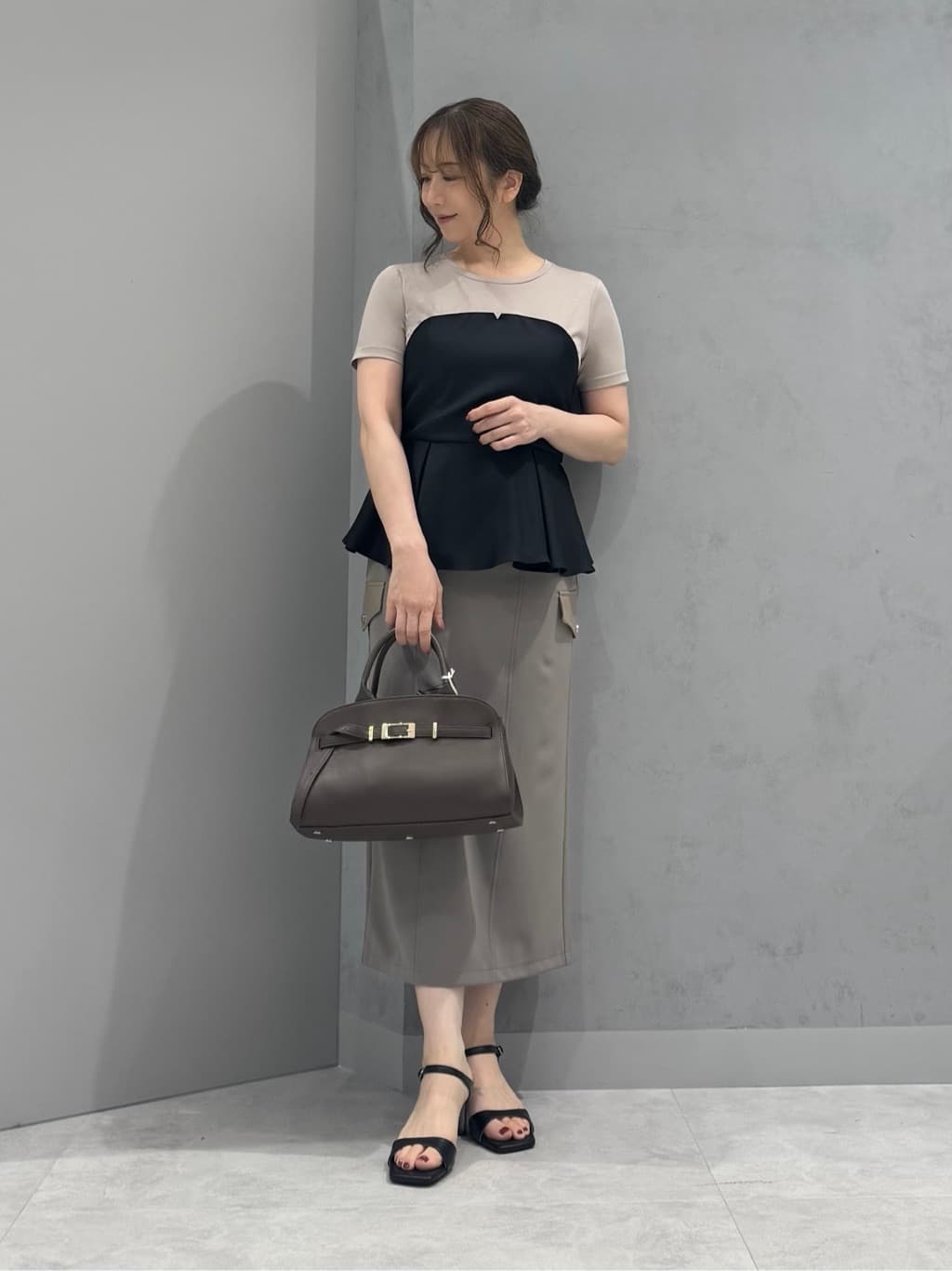 VinのペプラムビスチェドッキングTシャツを使ったコーディネートを紹介します。｜Rakuten Fashion(楽天ファッション／旧楽天ブランドアベニュー)6091403