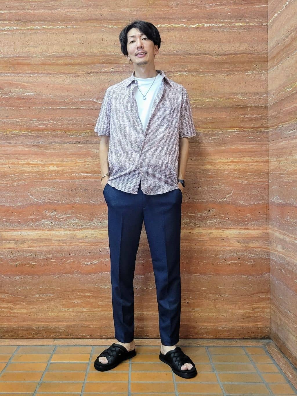 TAKEO KIKUCHIの【無地・チェック・ボタニカル柄】リップル シャツを使ったコーディネートを紹介します。｜Rakuten Fashion(楽天ファッション／旧楽天ブランドアベニュー)6091882