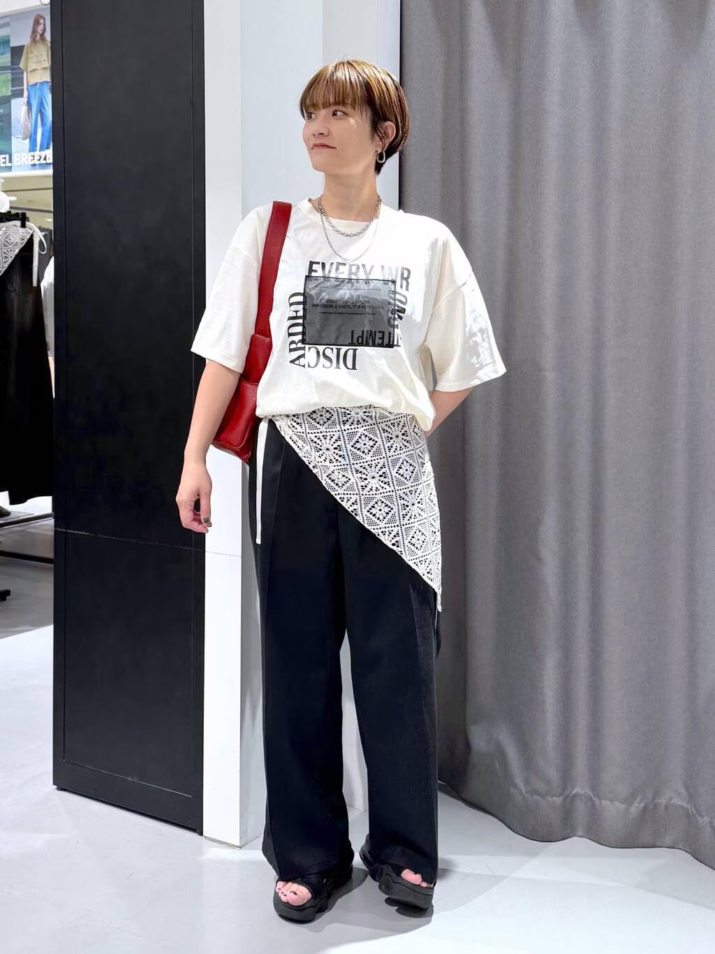 LAKOLEのオーガンジープリントTを使ったコーディネートを紹介します。｜Rakuten Fashion(楽天ファッション／旧楽天ブランドアベニュー)6094088