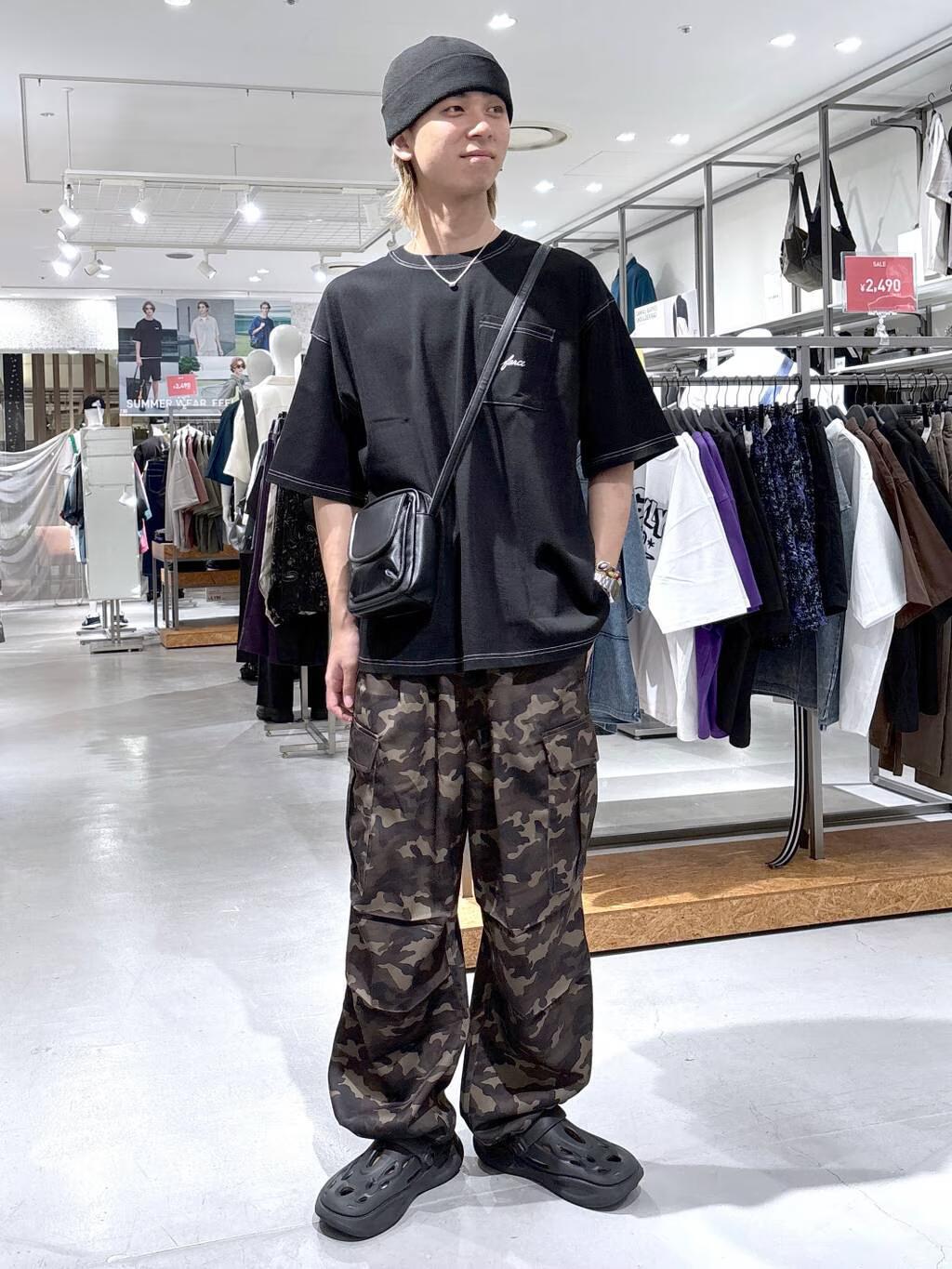 LAKOLEのデニムライク刺繍Tを使ったコーディネートを紹介します。｜Rakuten Fashion(楽天ファッション／旧楽天ブランドアベニュー)6094095