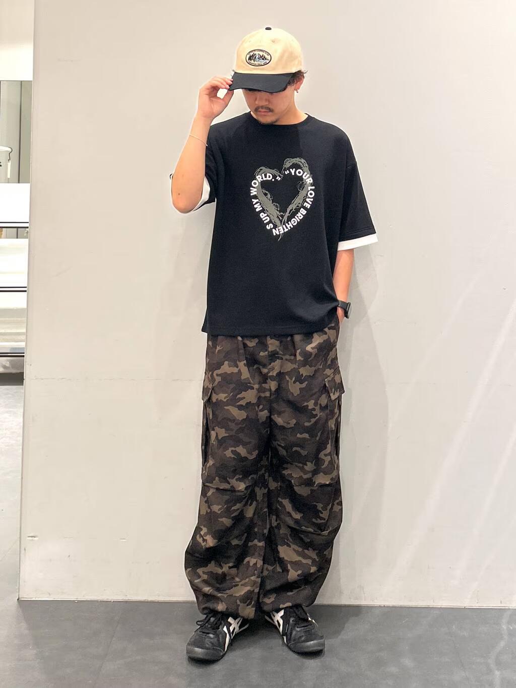 LAKOLEのグラフィックレイヤードTEEを使ったコーディネートを紹介します。｜Rakuten Fashion(楽天ファッション／旧楽天ブランドアベニュー)6094096