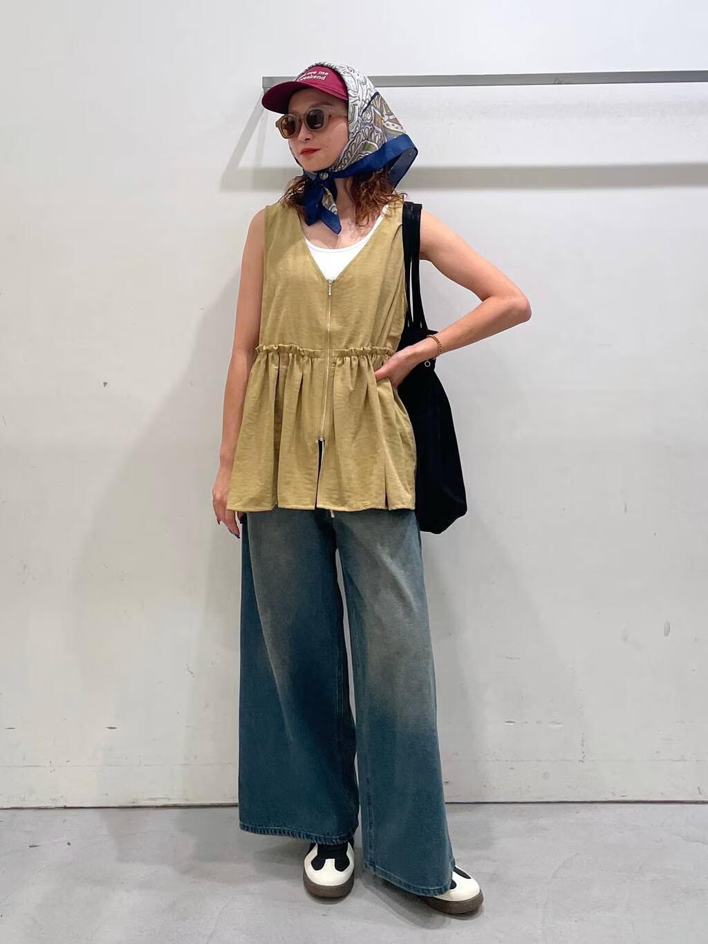 LAKOLEのドロストイージーデニムパンツを使ったコーディネートを紹介します。｜Rakuten Fashion(楽天ファッション／旧楽天ブランドアベニュー)6094072