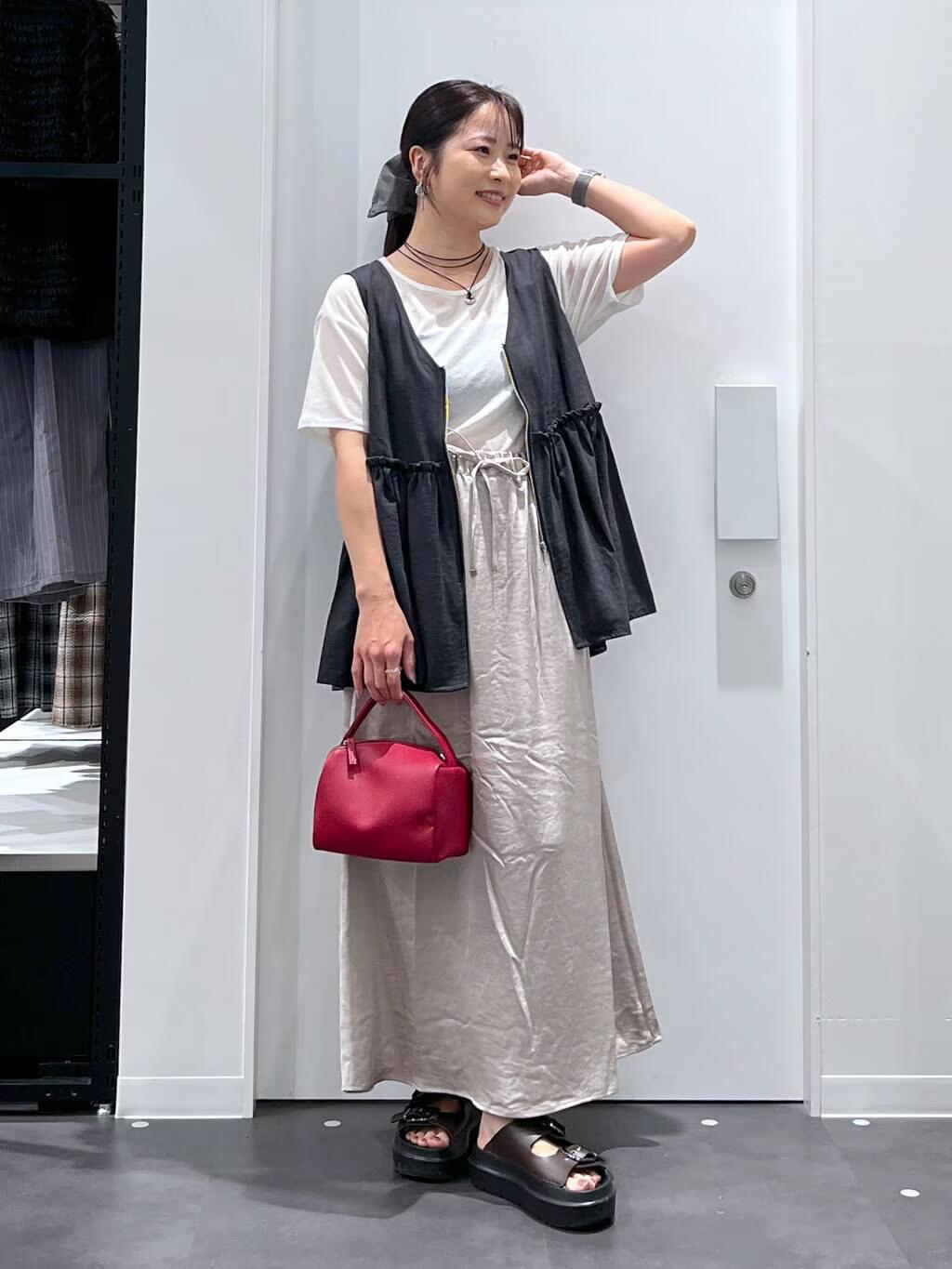 LAKOLEのフィブリルZIPベストを使ったコーディネートを紹介します。｜Rakuten Fashion(楽天ファッション／旧楽天ブランドアベニュー)6094115