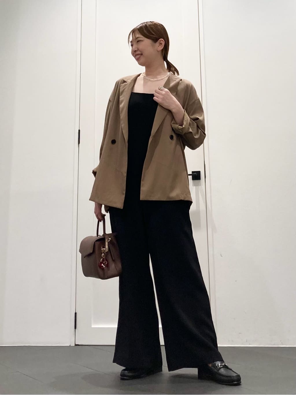 1er Arrondissementのダブルクロスキャミオールインワンを使ったコーディネートを紹介します。｜Rakuten Fashion(楽天ファッション／旧楽天ブランドアベニュー)6094492