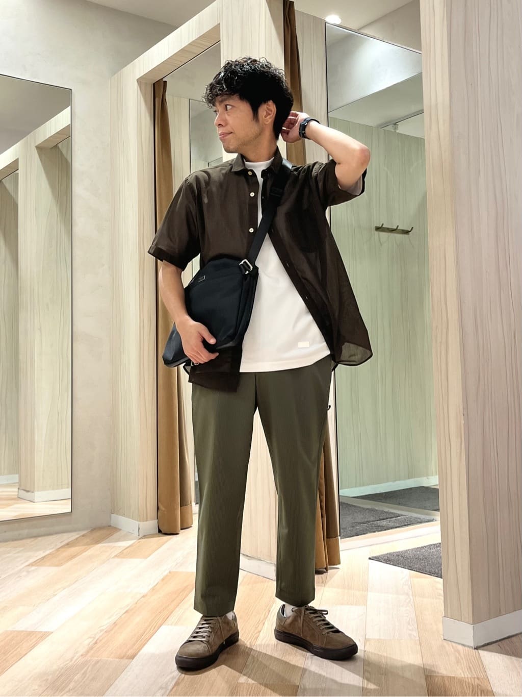 TAKEO KIKUCHIのローン半袖シャツを使ったコーディネートを紹介します。｜Rakuten Fashion(楽天ファッション／旧楽天ブランドアベニュー)6094577