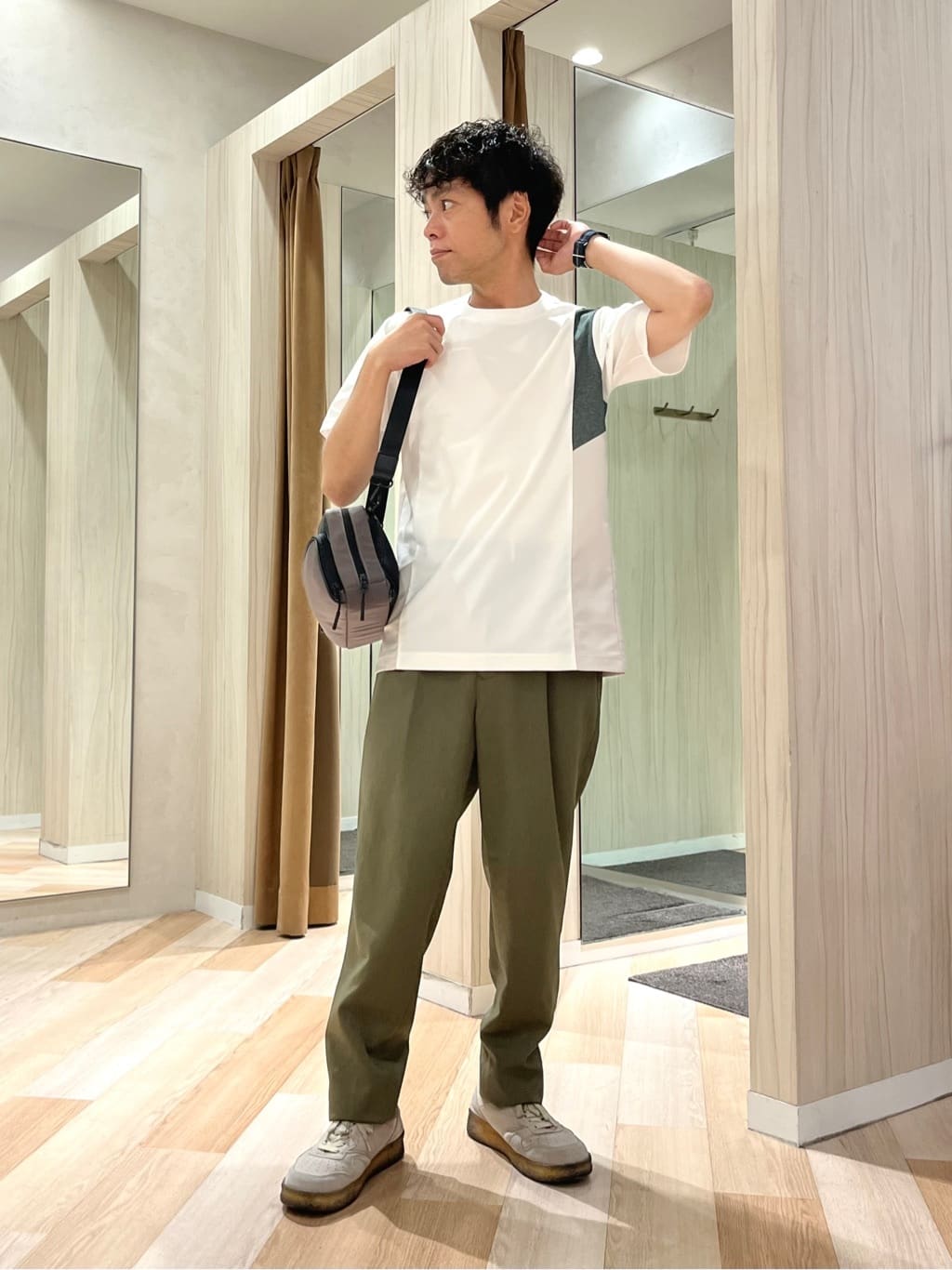 TAKEO KIKUCHIの【Sサイズ~】サイド切替え 半袖カットソーを使ったコーディネートを紹介します。｜Rakuten Fashion(楽天ファッション／旧楽天ブランドアベニュー)6094581