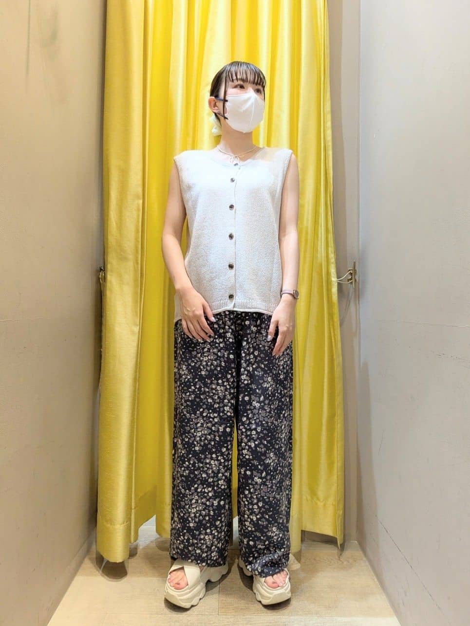 AMERICAN HOLICの前後2way ミックスカラーノースリーブニットを使ったコーディネートを紹介します。｜Rakuten Fashion(楽天ファッション／旧楽天ブランドアベニュー)6097475