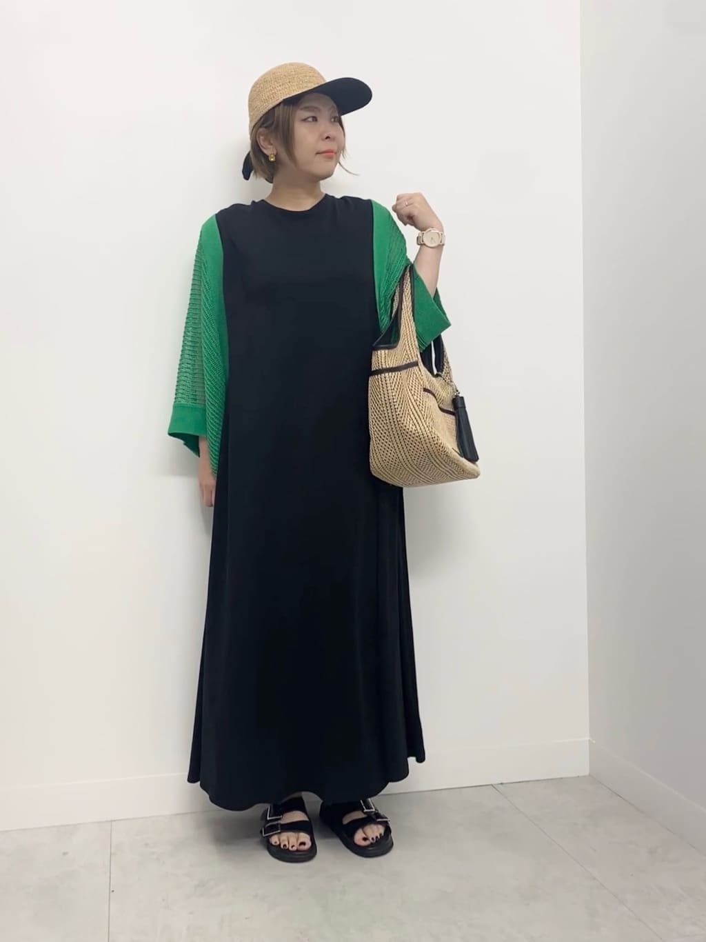 Vinのバックスカーフカットワンピースを使ったコーディネートを紹介します。｜Rakuten Fashion(楽天ファッション／旧楽天ブランドアベニュー)6097749