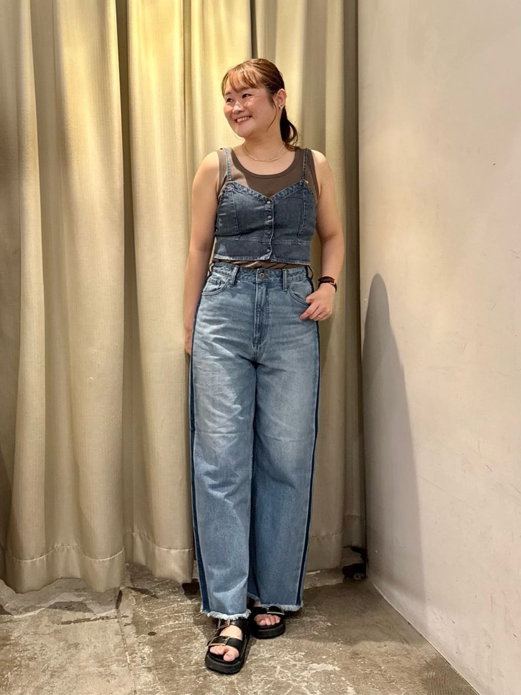 AMERICAN HOLICのデニムキャミビスチェを使ったコーディネートを紹介します。｜Rakuten Fashion(楽天ファッション／旧楽天ブランドアベニュー)6099767