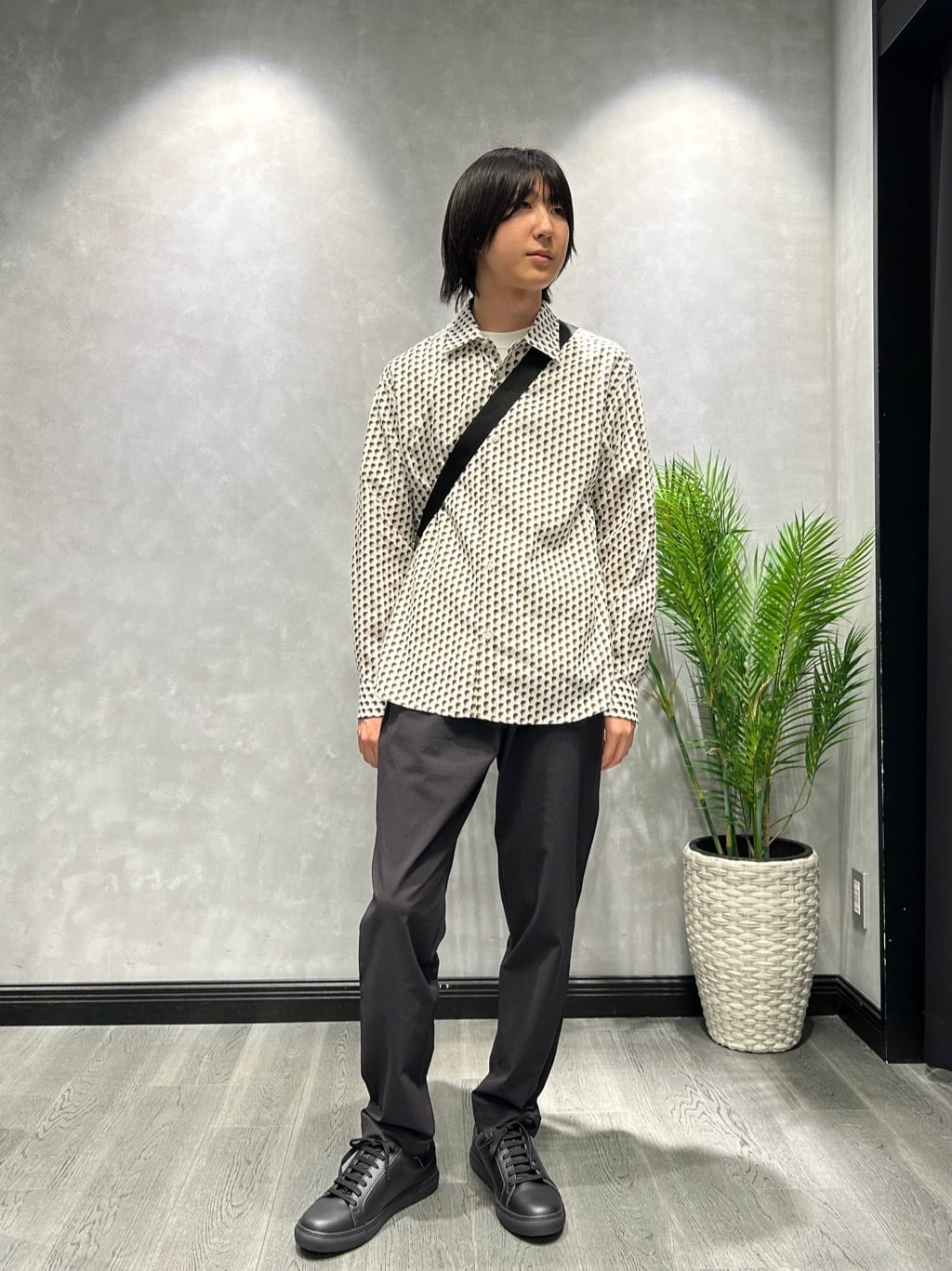 TAKEO KIKUCHIのボーラーハット柄 長袖シャツを使ったコーディネートを紹介します。｜Rakuten Fashion(楽天ファッション／旧楽天ブランドアベニュー)6099798