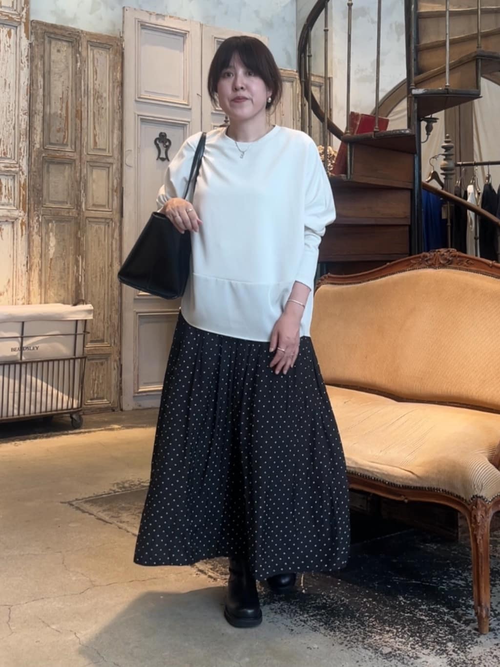 BEARDSLEYのラウンドキリカエプルオーバーを使ったコーディネート