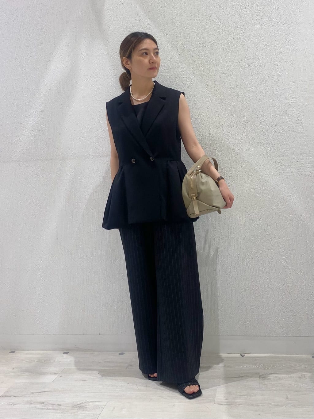 Vinのサテン×カットソーコンビタンクトップを使ったコーディネートを紹介します。｜Rakuten Fashion(楽天ファッション／旧楽天ブランドアベニュー)6100278