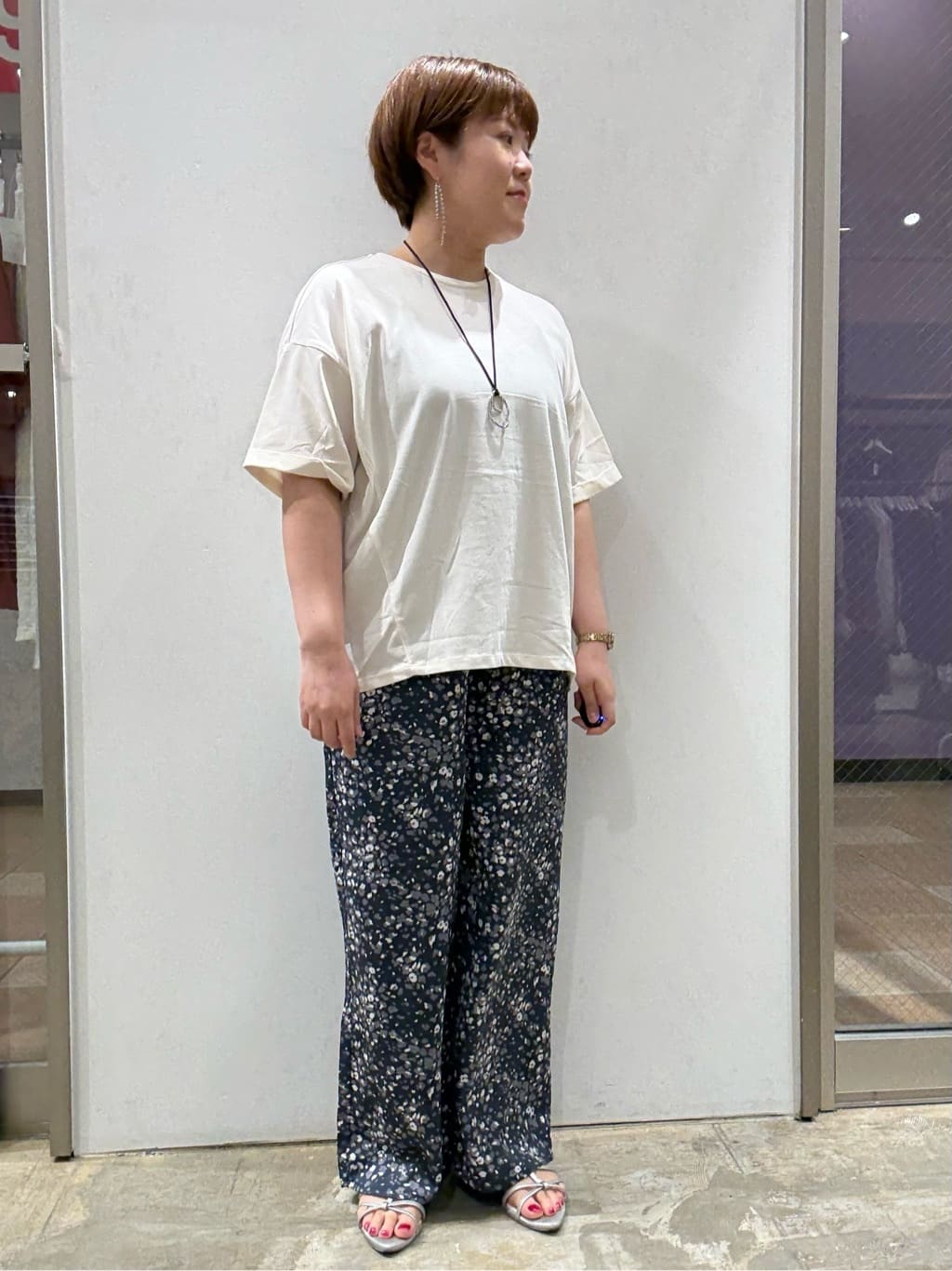 AMERICAN HOLICのイージーケア柄パンツを使ったコーディネートを紹介します。｜Rakuten Fashion(楽天ファッション／旧楽天ブランドアベニュー)6102143