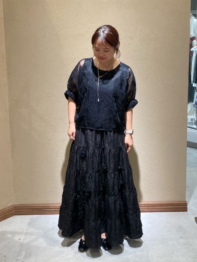 Vinのフラワーモチーフティアードスカートを使ったコーディネートを紹介します。｜Rakuten Fashion(楽天ファッション／旧楽天ブランドアベニュー)6102776