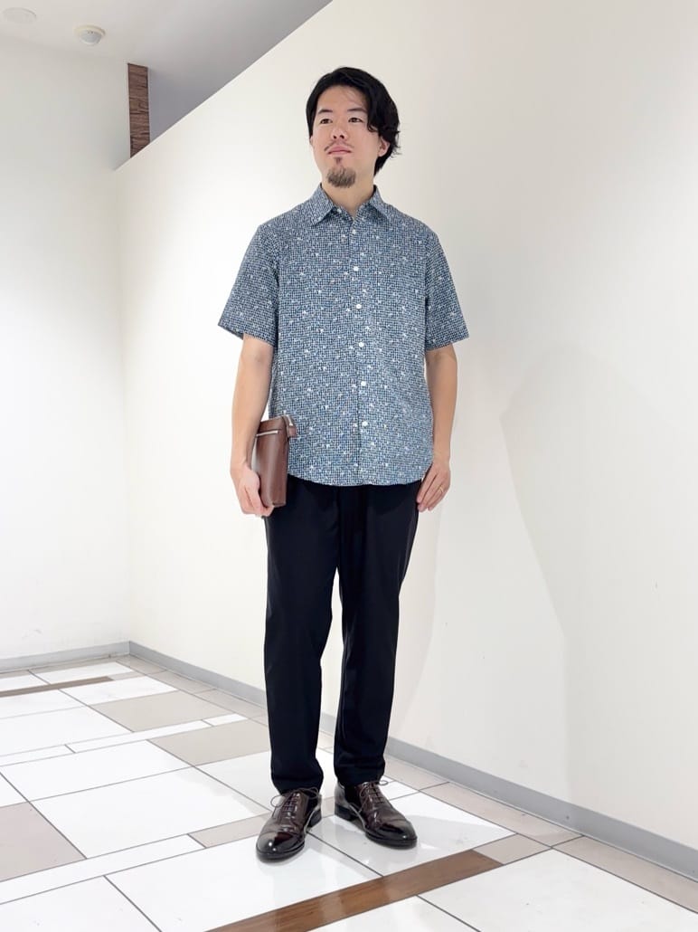 TAKEO KIKUCHIの【無地・チェック・ボタニカル柄】リップル シャツを使ったコーディネートを紹介します。｜Rakuten Fashion(楽天ファッション／旧楽天ブランドアベニュー)6102996